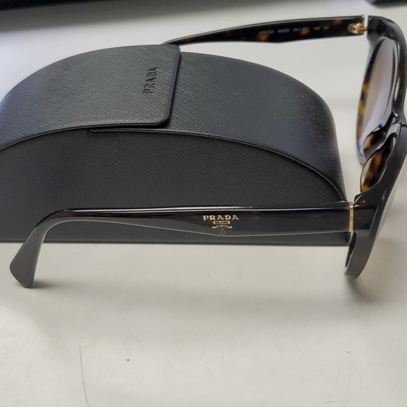 Women\'s Prada sunglasses SPR230